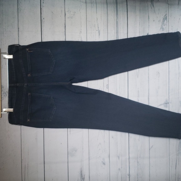 Vintage America Weekend Crop - Picture 9 of 10